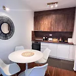 White Homes 1br/apt•master Quart شقة بودغوريتْسا